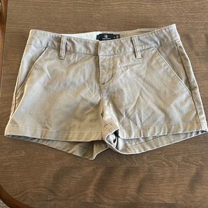 Volcom khaki shorts size 25– true to this type shorts